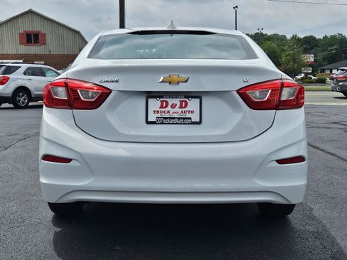 Used 2018 Chevrolet Cruze LT FWD image 19