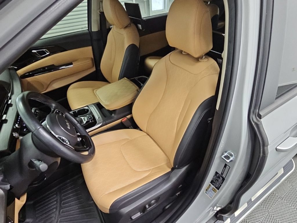 Used 2022 Kia Carnival EX FWD image 30