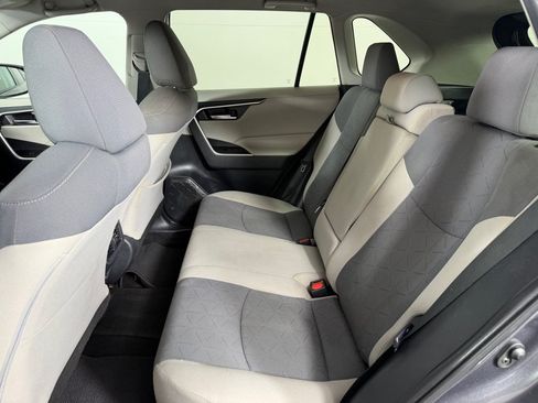 Used 2020 Toyota RAV4 XLE FWD image 20