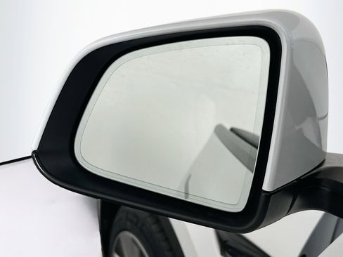 Used 2021 Tesla Model Y Long Range AWD/4WD image 16