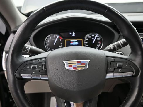 Used 2022 Cadillac XT4 Luxury w/ Cold Weather Package image 11