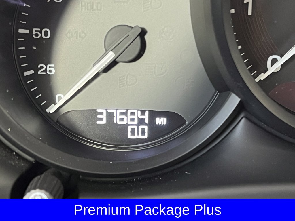 Used 2024 Porsche Macan AWD/4WD image 2