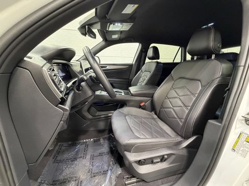 Used 2024 Volkswagen Atlas Cross Sport SE FWD image 20