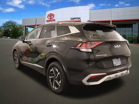 Used 2023 Kia Sportage LX image 3