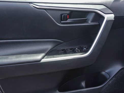 Used 2020 Toyota RAV4 LE w/ Carpet Mat Package AWD/4WD image 19