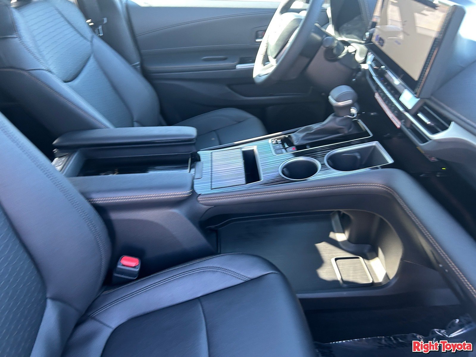 New 2026 Toyota Sienna XLE Woodland Edition AWD/4WD image 13