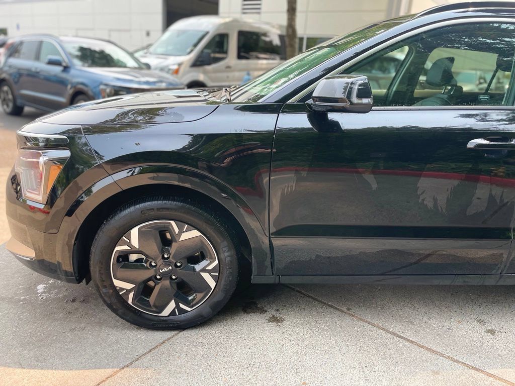 Certified 2024 Kia Niro Wind w/ Wind Preserve Package FWD image 7