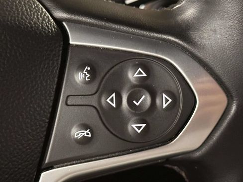 Used 2023 Chevrolet Traverse LT FWD image 22