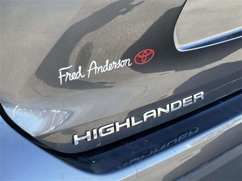 Used 2023 Toyota Highlander XLE image 11