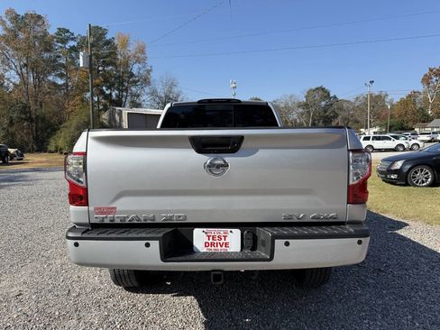 Used 2017 Nissan Titan SV image 4
