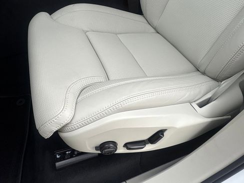 New 2026 Volvo XC90 B6 Ultra w/ Protection Package image 17