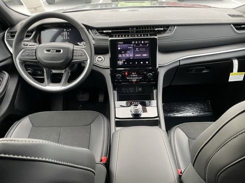New 2025 Jeep Grand Cherokee image 34