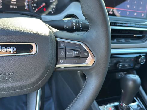 Used 2025 Jeep Compass Limited image 19