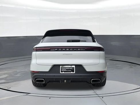 Certified 2025 Porsche Cayenne AWD/4WD image 10