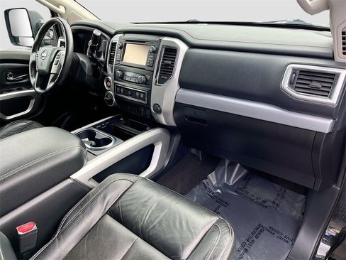 Used 2018 Nissan Titan PRO-4X w/ Pro-4x Convenience Package image 30