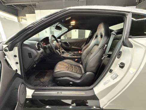 Used 2020 Nissan GT-R Premium AWD/4WD image 12