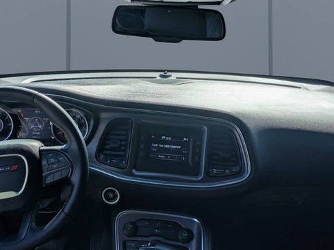 Used 2015 Dodge Challenger SXT RWD image 16