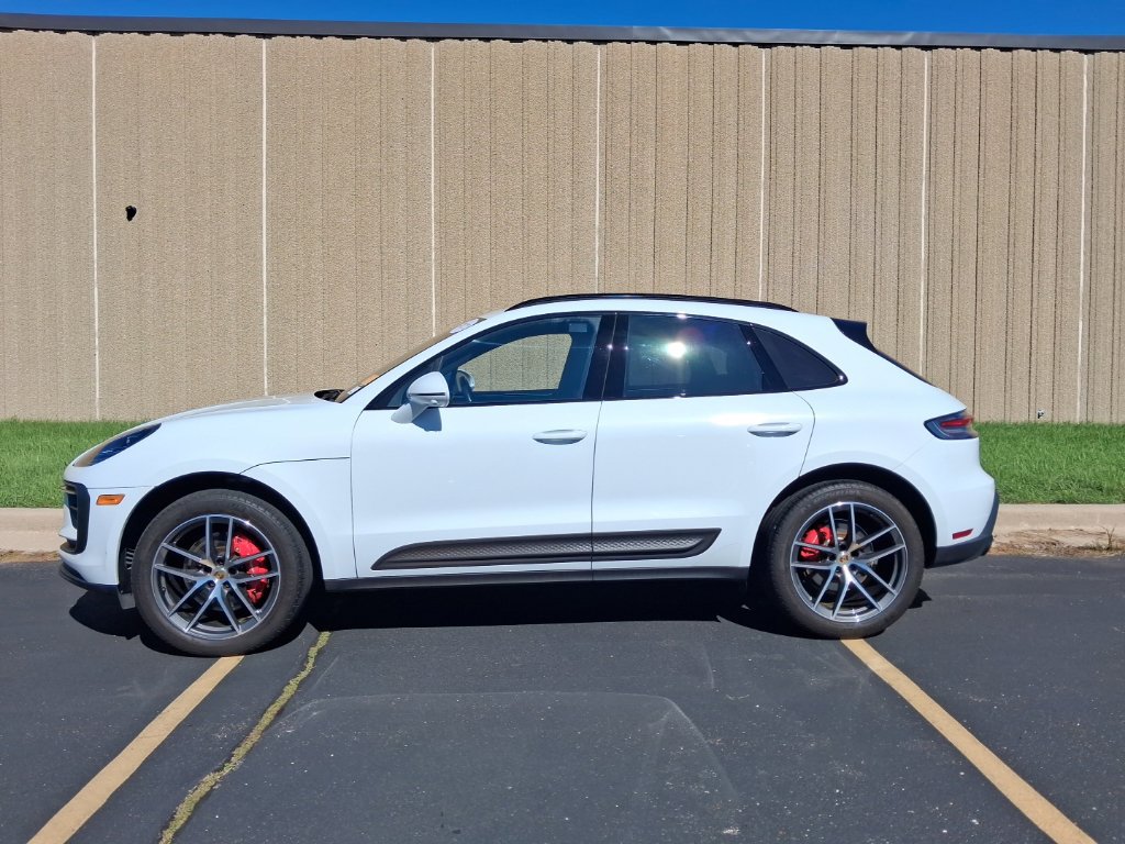 Certified 2024 Porsche Macan S AWD/4WD image 2