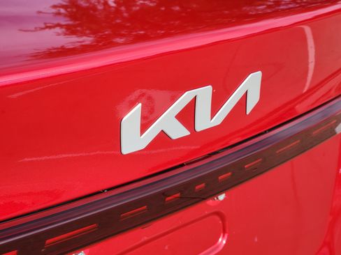 Used 2023 Kia Forte LXS w/ LXS Technology Package image 12