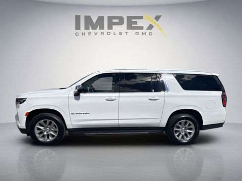 Used 2023 Chevrolet Suburban Premier AWD/4WD image 2