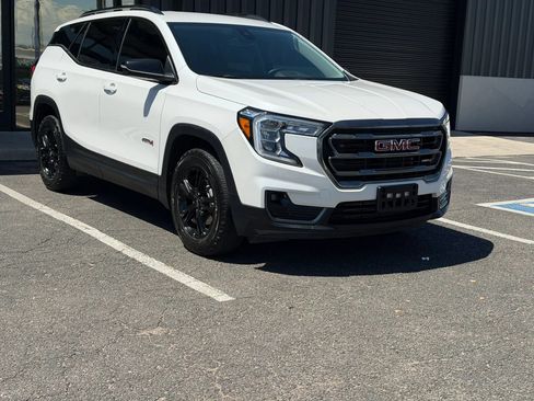 Used 2024 GMC Terrain AT4 AWD/4WD image 10