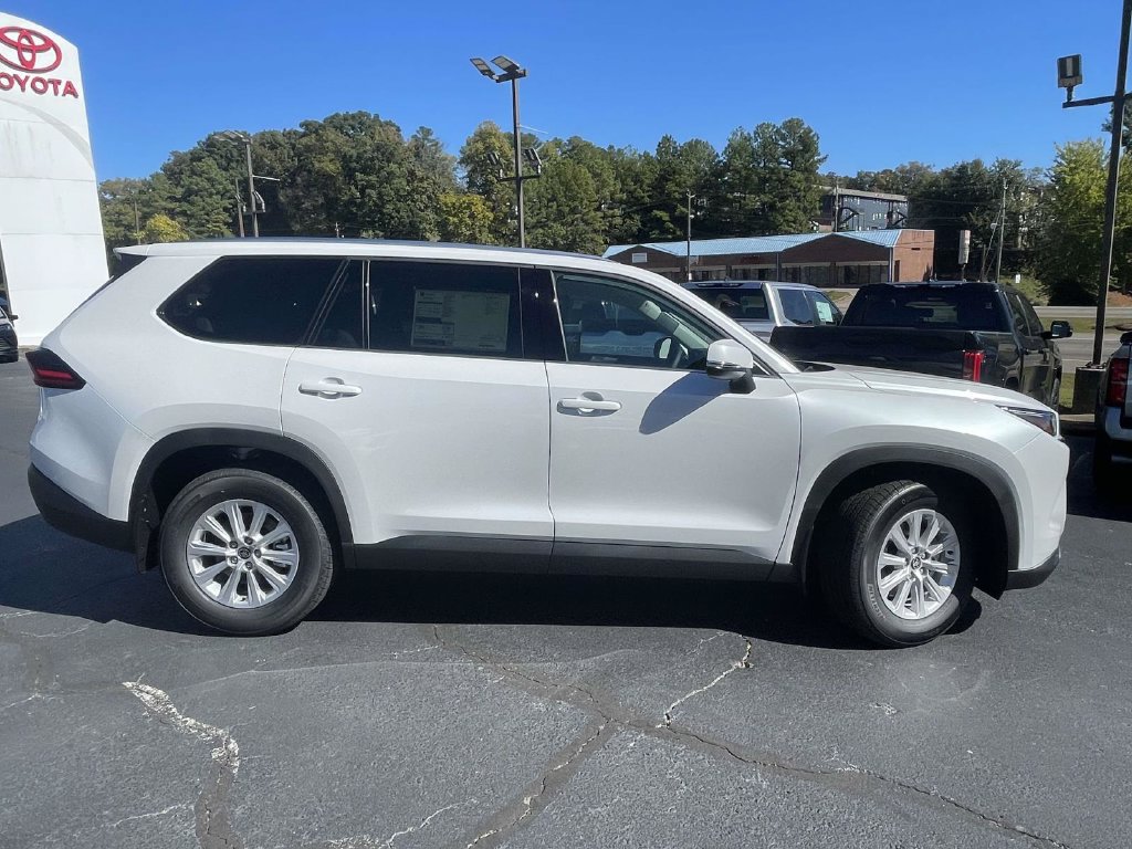 New 2026 Toyota Grand Highlander XLE FWD image 2