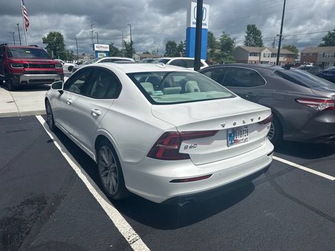 Used 2019 Volvo S60 T5 Momentum w/ Premium Package FWD image 7