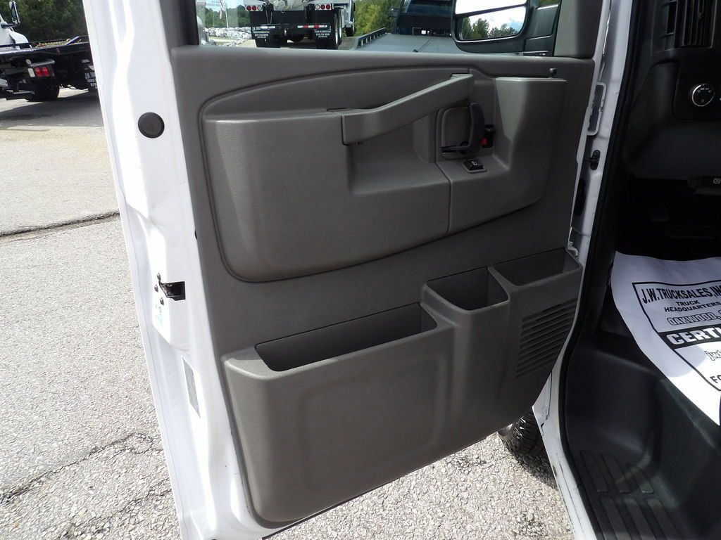 Used 2016 Chevrolet Express 2500 RWD image 14