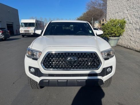 Used 2019 Toyota Tacoma TRD Off-Road image 2