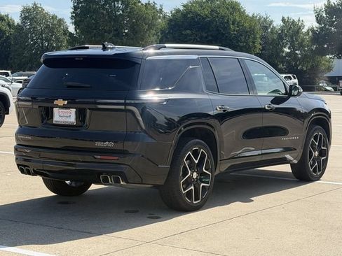 Used 2025 Chevrolet Traverse High Country w/ LPO, Floor Liner Package FWD image 4