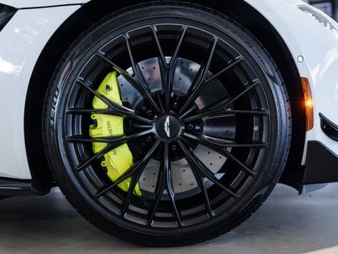 Used 2023 Aston Martin V8 Vantage Coupe RWD image 48