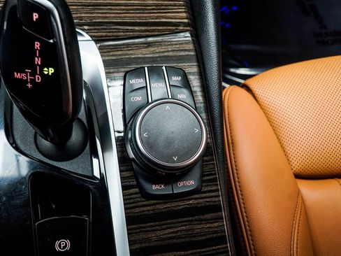 Used 2023 BMW 530i xDrive w/ Premium Package image 19