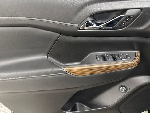 Used 2022 GMC Acadia SLE image 10