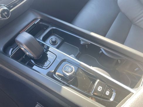 Used 2025 Volvo V60 B5 Cross Country Plus image 41