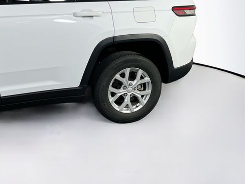 Used 2023 Jeep Grand Cherokee Limited AWD/4WD image 31
