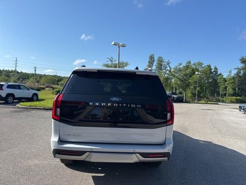 Used 2025 Ford Expedition Platinum AWD/4WD image 5