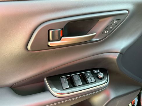 Used 2025 Toyota Crown Platinum image 12