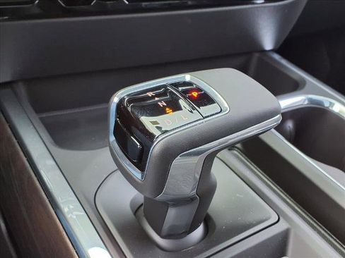 New 2026 GMC Sierra 1500 SLT image 14