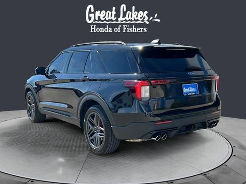 Used 2025 Ford Explorer ST image 3