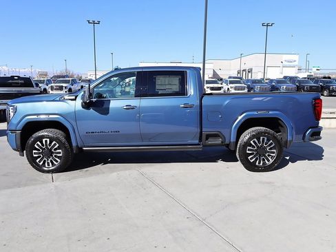 New 2026 GMC Sierra 2500 Denali Ultimate w/ LPO, Black Badging Package image 3