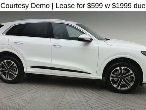 Used 2025 Audi Q5 2.0T Premium w/ Convenience Package image 9