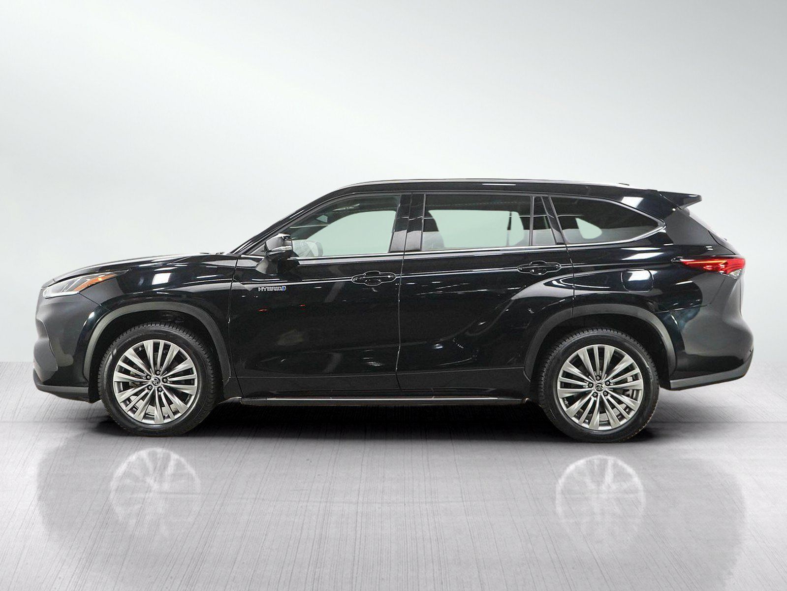 Used 2021 Toyota Highlander Platinum AWD/4WD image 2