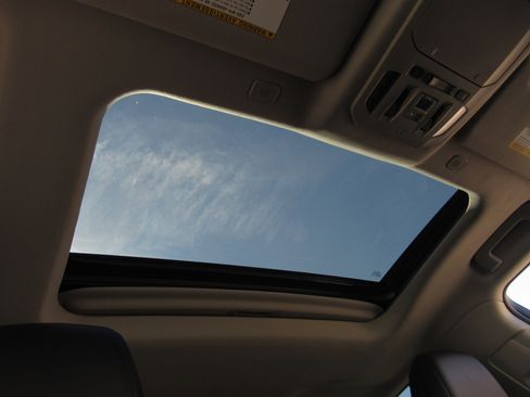 Used 2023 Toyota Highlander L image 8