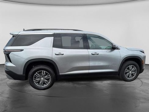 Used 2025 Chevrolet Traverse LT AWD/4WD image 12