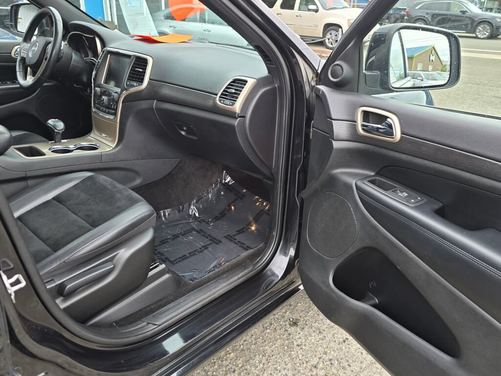 Used 2015 Jeep Grand Cherokee Altitude AWD/4WD image 12