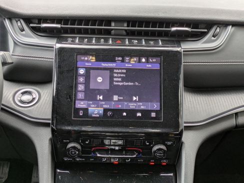 Used 2024 Jeep Grand Cherokee Altitude image 16