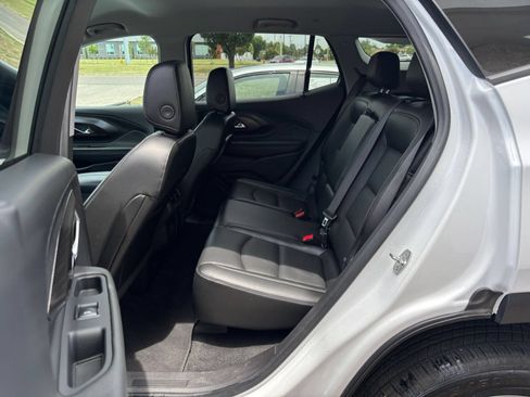 Used 2024 GMC Terrain SLT AWD/4WD image 28