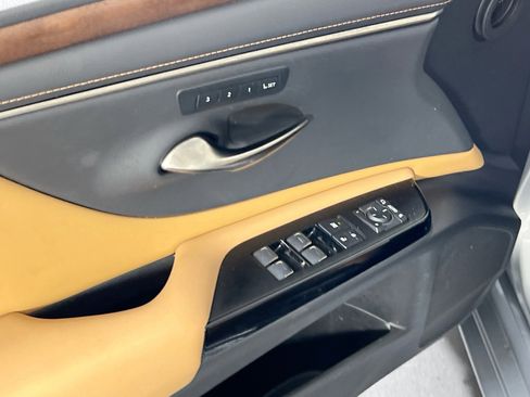 Used 2022 Lexus ES 350 w/ Premium Package FWD image 17