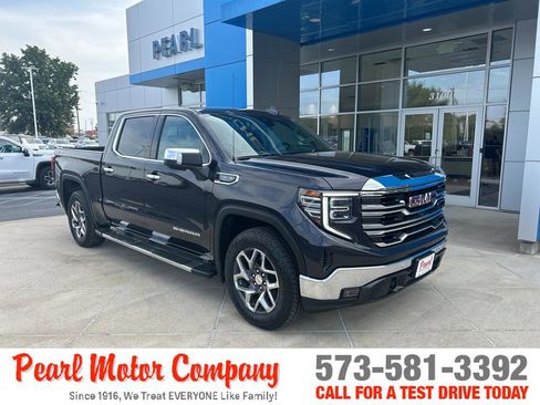 Used 2023 GMC Sierra 1500 SLT w/ SLT Premium Plus Package image 1