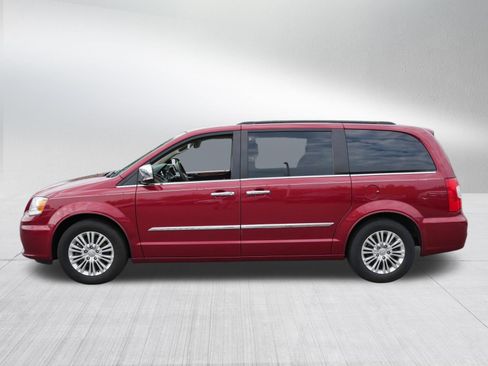Used 2015 Chrysler Town & Country Touring-L w/ Driver Convenience Group FWD image 4